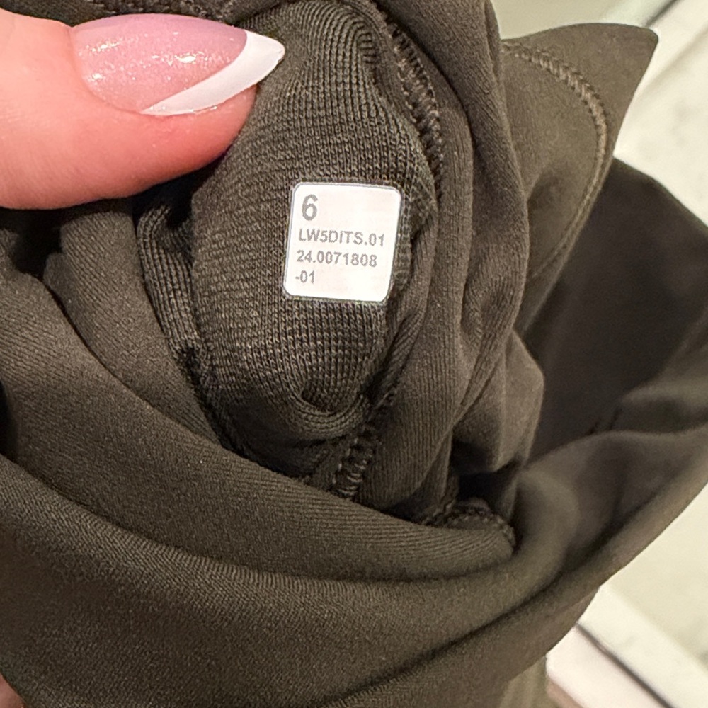 Lululemon Align Leggings - Size 6 - 28 inch inseam - Dark Olive - Picture 7 of 9